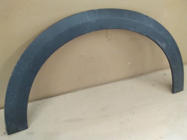 bontott MERCEDES-BENZ E-CLASS Jobb első Sárvédő Díszléc