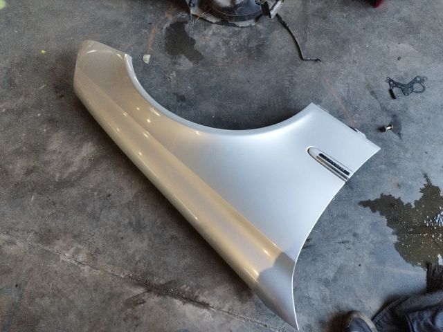 bontott MERCEDES-BENZ E-CLASS Jobb első Sárvédő