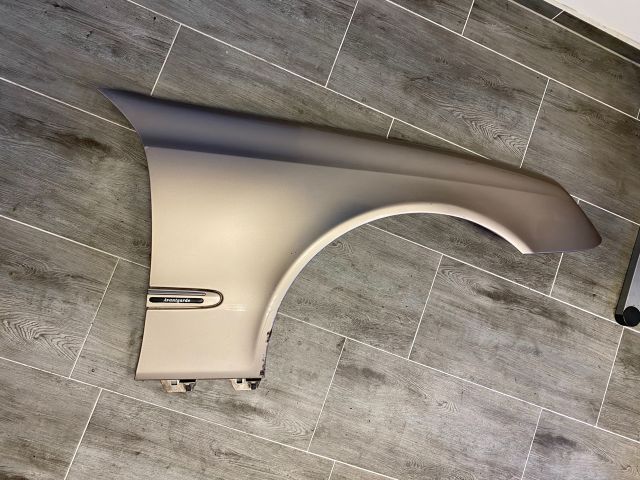 bontott MERCEDES-BENZ E-CLASS Jobb első Sárvédő