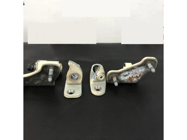 bontott MERCEDES-BENZ E-CLASS Jobb első Zsanér