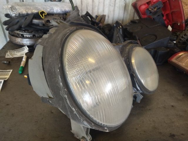 bontott MERCEDES-BENZ E-CLASS Jobb Fényszóró