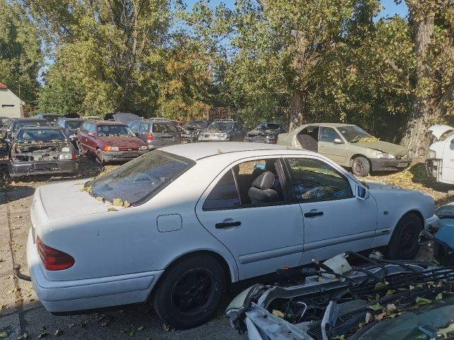 bontott MERCEDES-BENZ E-CLASS Jobb Fényszóró