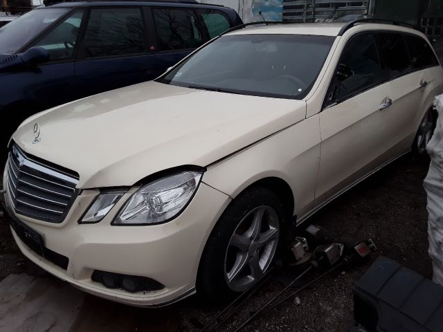 bontott MERCEDES-BENZ E-CLASS Jobb Fényszóró