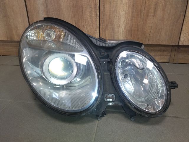 bontott MERCEDES-BENZ E-CLASS Jobb Fényszóró