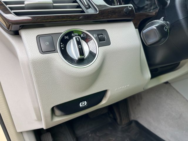 bontott MERCEDES-BENZ E-CLASS Jobb Fényszóró