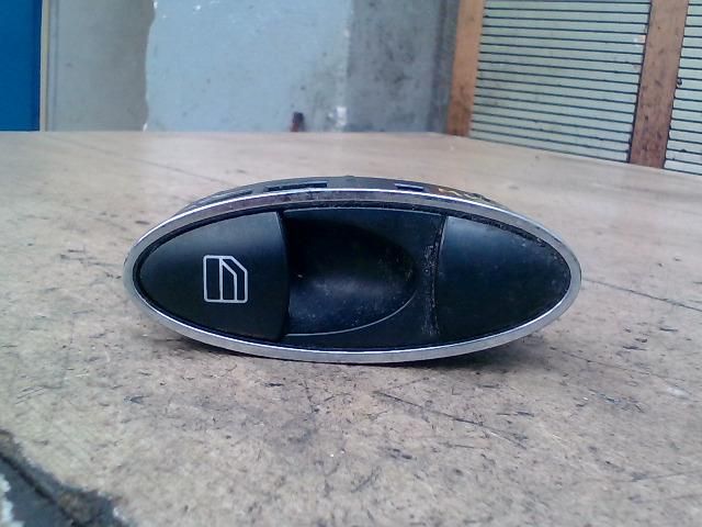 bontott MERCEDES-BENZ E-CLASS Jobb hátsó Ablakemelő Kapcsoló