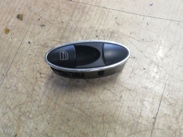 bontott MERCEDES-BENZ E-CLASS Jobb hátsó Ablakemelő Kapcsoló