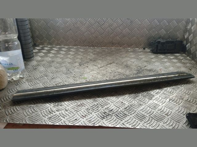 bontott MERCEDES-BENZ E-CLASS Jobb hátsó Ajtó Díszléc