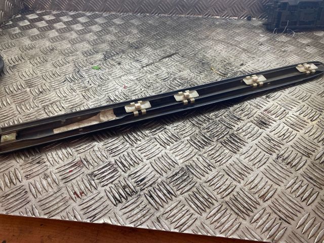 bontott MERCEDES-BENZ E-CLASS Jobb hátsó Ajtó Díszléc