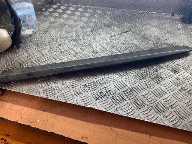 bontott MERCEDES-BENZ E-CLASS Jobb hátsó Ajtó Díszléc