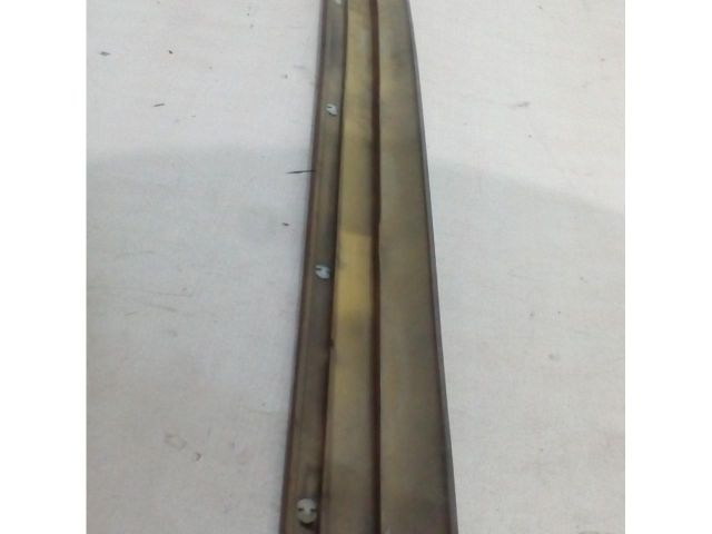 bontott MERCEDES-BENZ E-CLASS Jobb hátsó Ajtó Díszléc