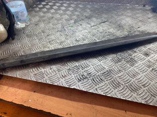 bontott MERCEDES-BENZ E-CLASS Jobb hátsó Ajtó Díszléc