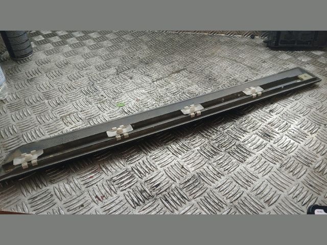 bontott MERCEDES-BENZ E-CLASS Jobb hátsó Ajtó Díszléc