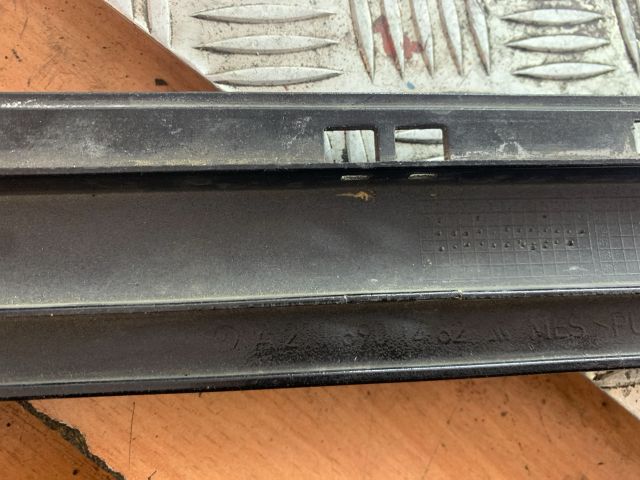 bontott MERCEDES-BENZ E-CLASS Jobb hátsó Ajtó Díszléc