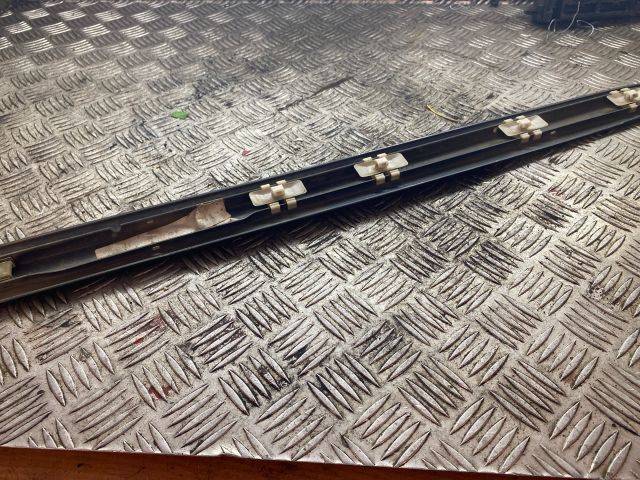 bontott MERCEDES-BENZ E-CLASS Jobb hátsó Ajtó Díszléc