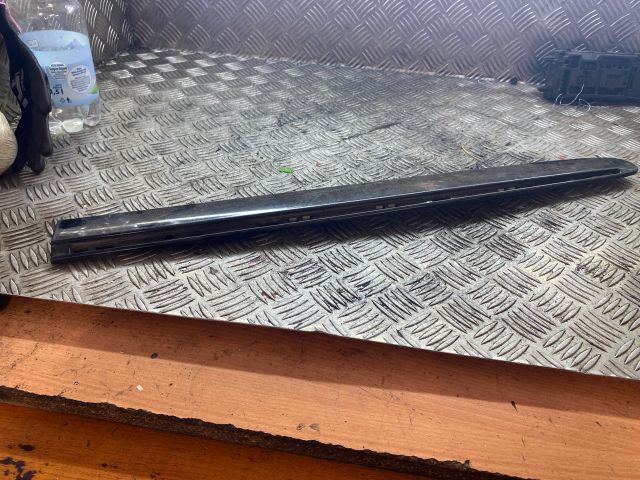 bontott MERCEDES-BENZ E-CLASS Jobb hátsó Ajtó Díszléc