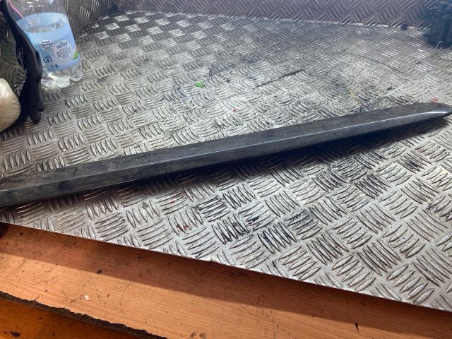 bontott MERCEDES-BENZ E-CLASS Jobb hátsó Ajtó Díszléc