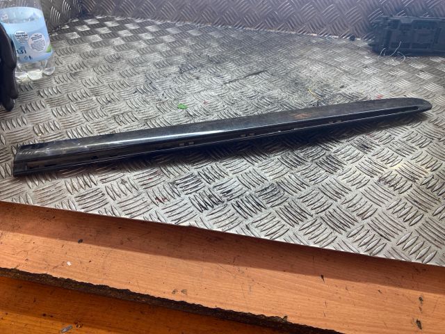 bontott MERCEDES-BENZ E-CLASS Jobb hátsó Ajtó Díszléc