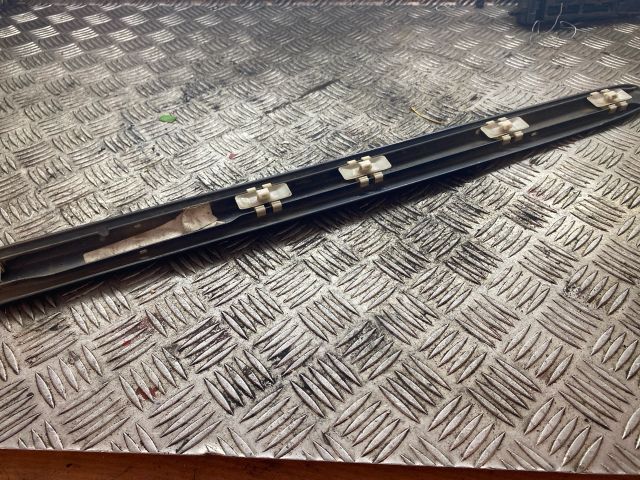 bontott MERCEDES-BENZ E-CLASS Jobb hátsó Ajtó Díszléc