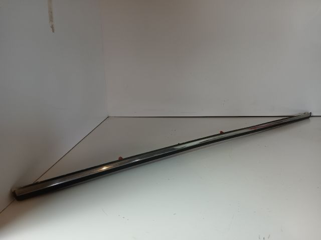 bontott MERCEDES-BENZ E-CLASS Jobb hátsó Ajtó Díszléc