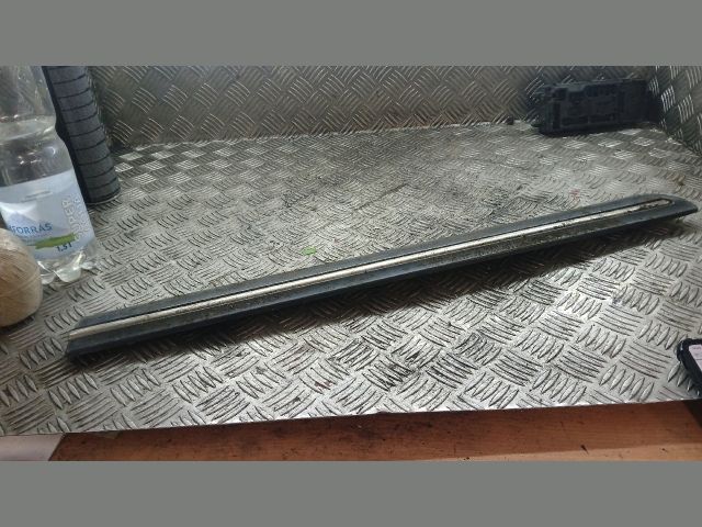 bontott MERCEDES-BENZ E-CLASS Jobb hátsó Ajtó Díszléc