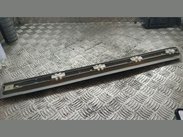 bontott MERCEDES-BENZ E-CLASS Jobb hátsó Ajtó Díszléc