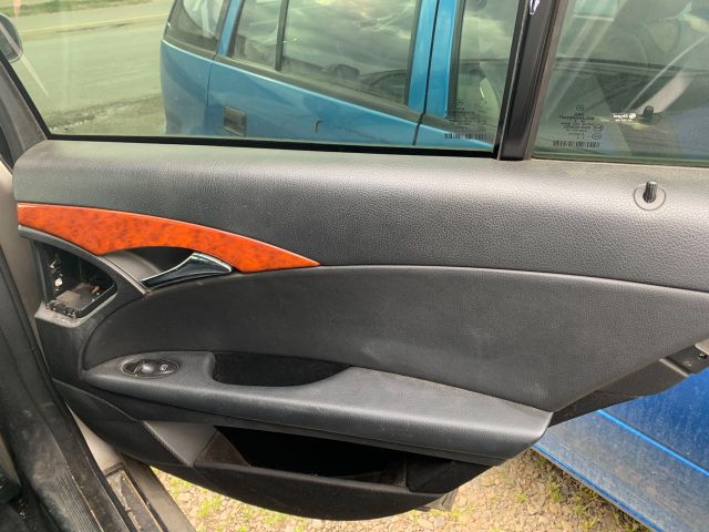 bontott MERCEDES-BENZ E-CLASS Jobb hátsó Ajtó Kárpit
