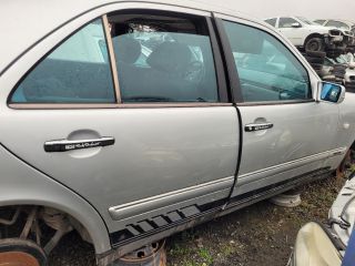 bontott MERCEDES-BENZ E-CLASS Jobb hátsó Ajtó Kárpit