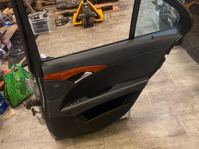 bontott MERCEDES-BENZ E-CLASS Jobb hátsó Ajtó (Részeivel)