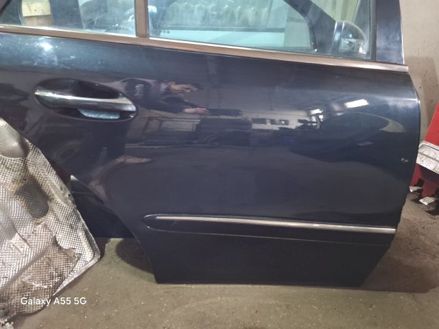 bontott MERCEDES-BENZ E-CLASS Jobb hátsó Ajtó (Részeivel)