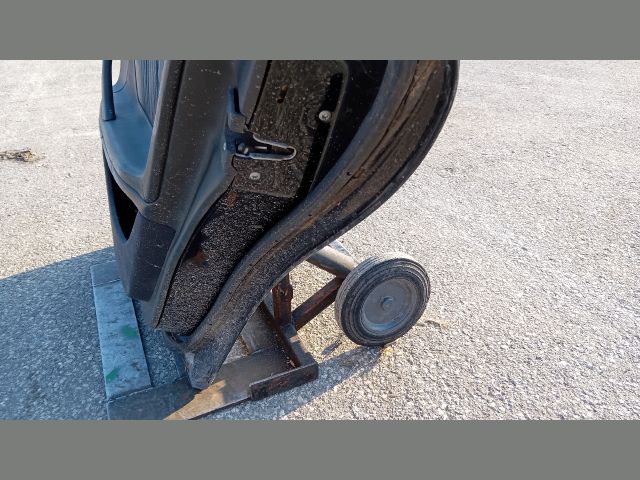 bontott MERCEDES-BENZ E-CLASS Jobb hátsó Ajtó (Részeivel)