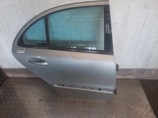 bontott MERCEDES-BENZ E-CLASS Jobb hátsó Ajtó (Részeivel)
