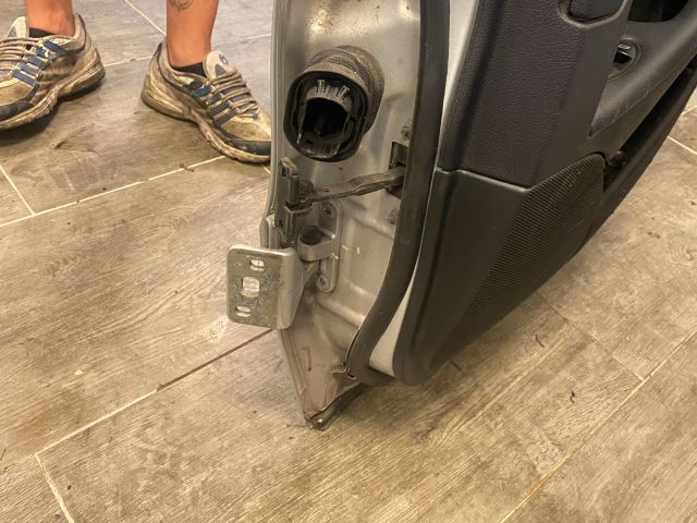 bontott MERCEDES-BENZ E-CLASS Jobb hátsó Ajtó (Részeivel)