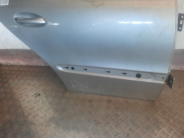 bontott MERCEDES-BENZ E-CLASS Jobb hátsó Ajtó (Részeivel)