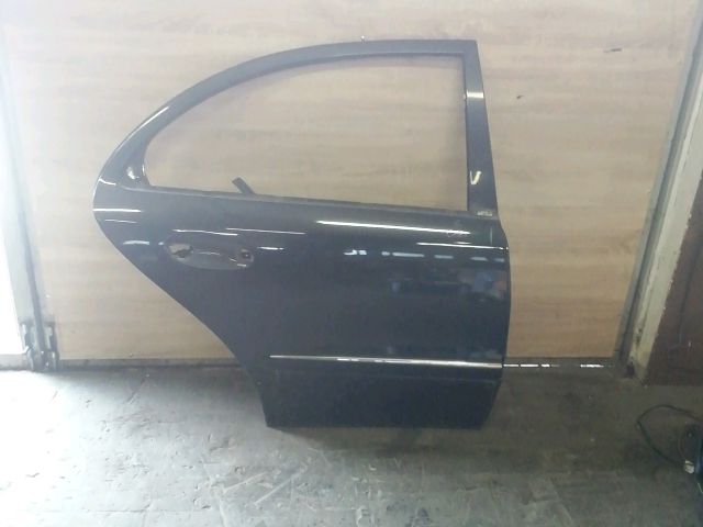 bontott MERCEDES-BENZ E-CLASS Jobb hátsó Ajtó (Üres lemez)