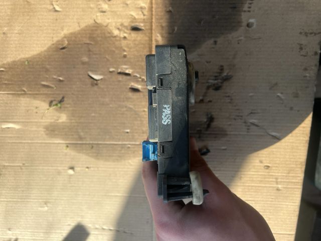 bontott MERCEDES-BENZ E-CLASS Jobb hátsó Ajtó Vezérlőegység