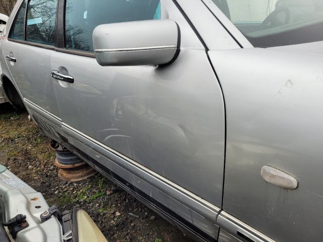 bontott MERCEDES-BENZ E-CLASS Jobb hátsó Ajtóhatároló