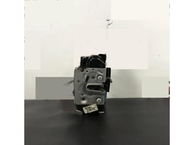 bontott MERCEDES-BENZ E-CLASS Jobb hátsó Ajtózár