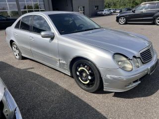 bontott MERCEDES-BENZ E-CLASS Jobb hátsó Alsó Zsanér