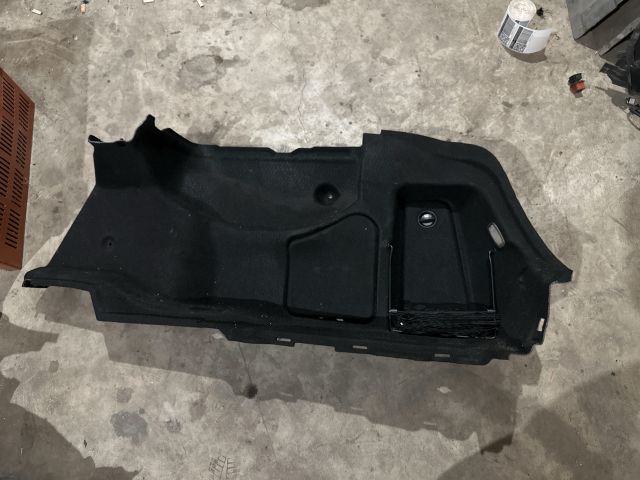 bontott MERCEDES-BENZ E-CLASS Jobb hátsó Csomagtér Burkolat (Műanyag)