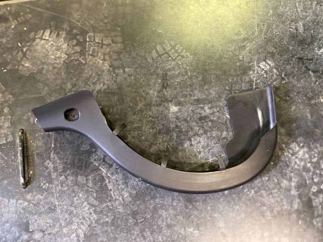 bontott MERCEDES-BENZ E-CLASS Jobb hátsó Csomagtér Burkolat (Műanyag)