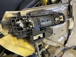 bontott MERCEDES-BENZ E-CLASS Jobb hátsó Külső Kilincsfészek