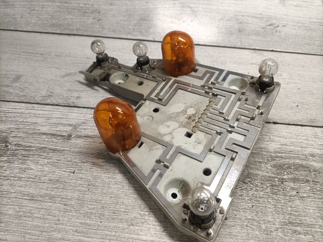 bontott MERCEDES-BENZ E-CLASS Jobb Hátsó Lámpa Foglalat