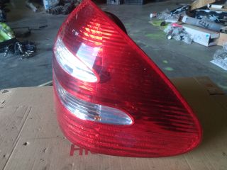 bontott MERCEDES-BENZ E-CLASS Jobb Hátsó Lámpa