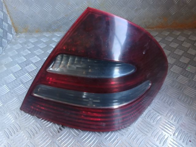 bontott MERCEDES-BENZ E-CLASS Jobb Hátsó Lámpa