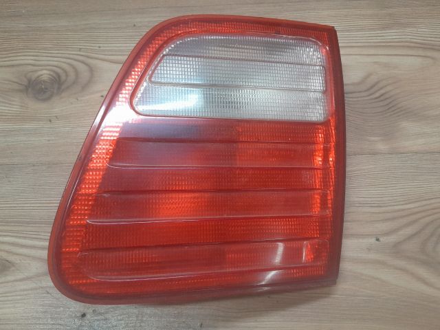 bontott MERCEDES-BENZ E-CLASS Jobb Hátsó Lámpa