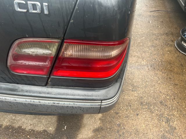 bontott MERCEDES-BENZ E-CLASS Jobb Hátsó Lámpa