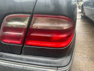 bontott MERCEDES-BENZ E-CLASS Jobb Hátsó Lámpa