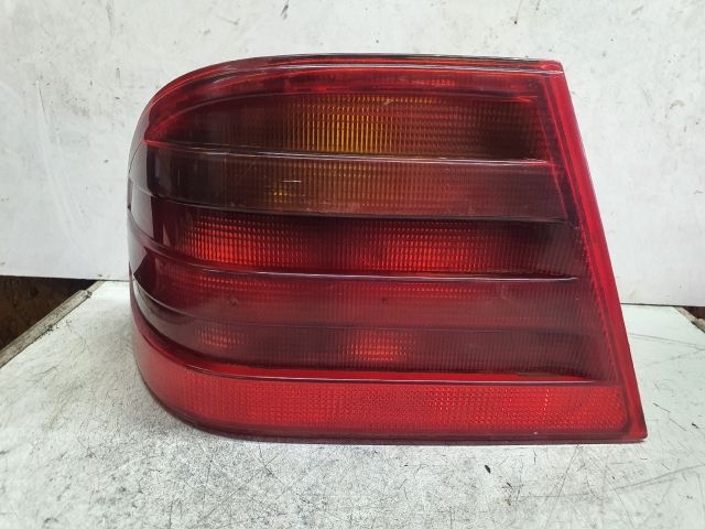 bontott MERCEDES-BENZ E-CLASS Jobb Hátsó Lámpa