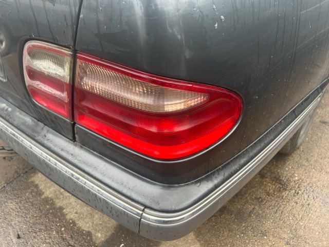bontott MERCEDES-BENZ E-CLASS Jobb Hátsó Lámpa